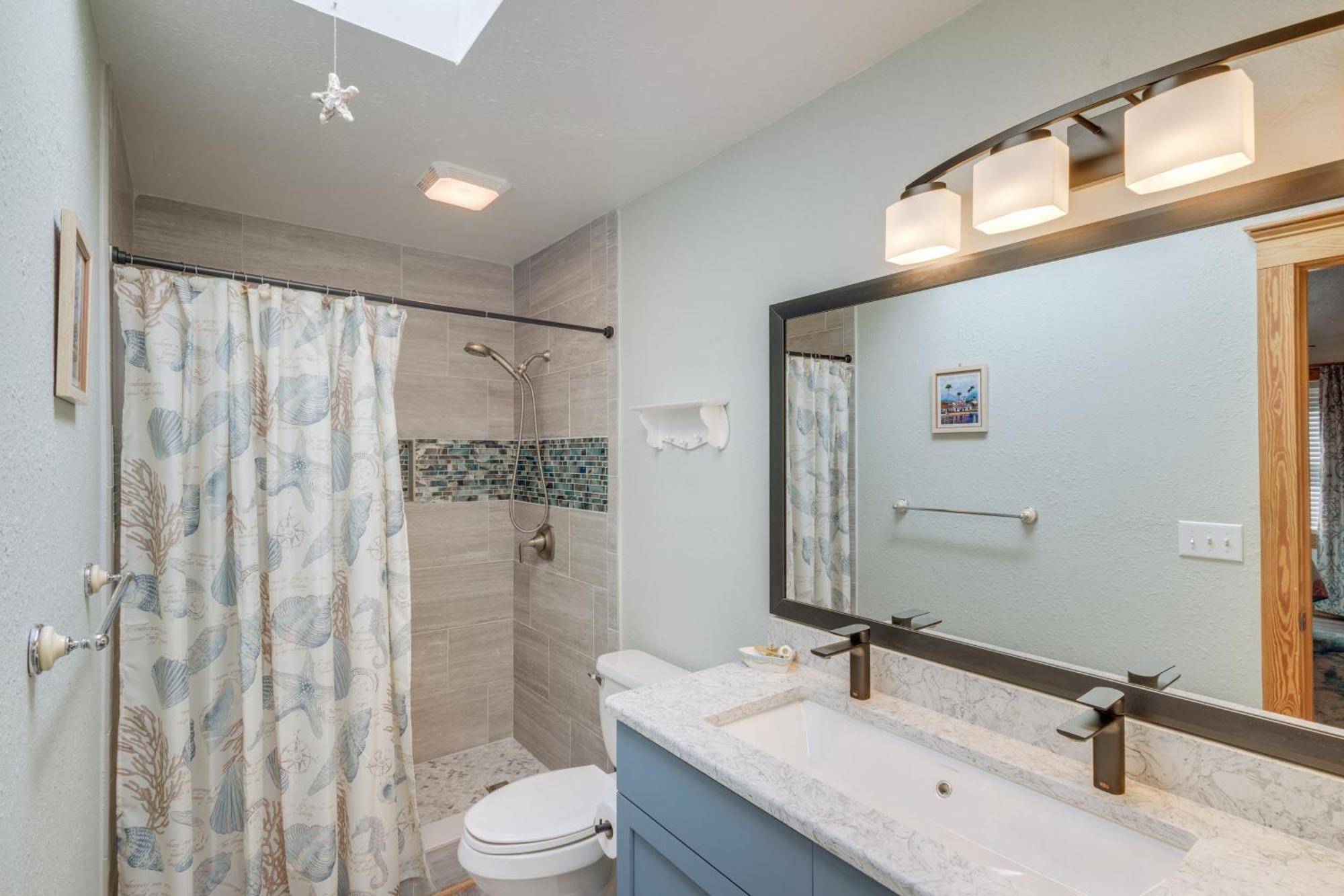 Coastal Home With Deck And Outdoor Shower Kill Devil Hills Exterior photo